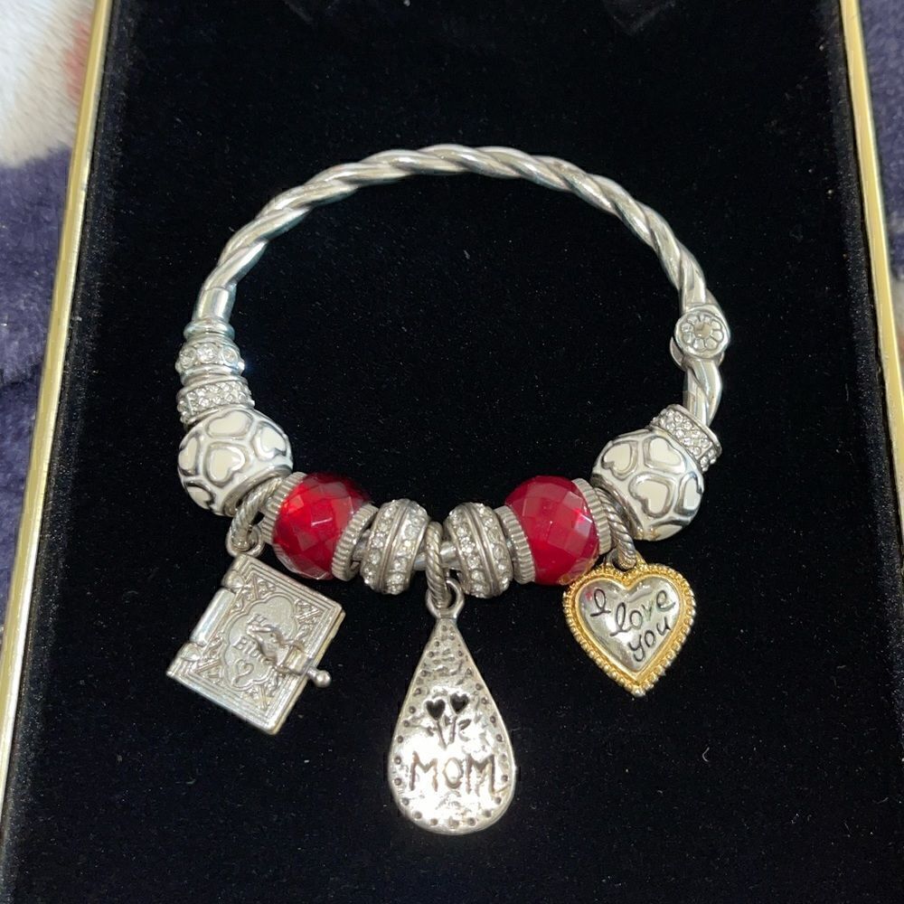 Red charm bracelet - Picture 3 of 7